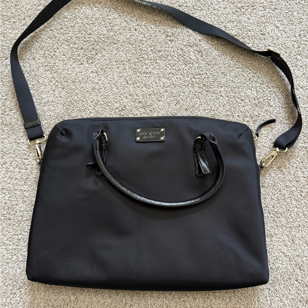 Look fashionable at work or on the go with this Kate Spade computer bag!